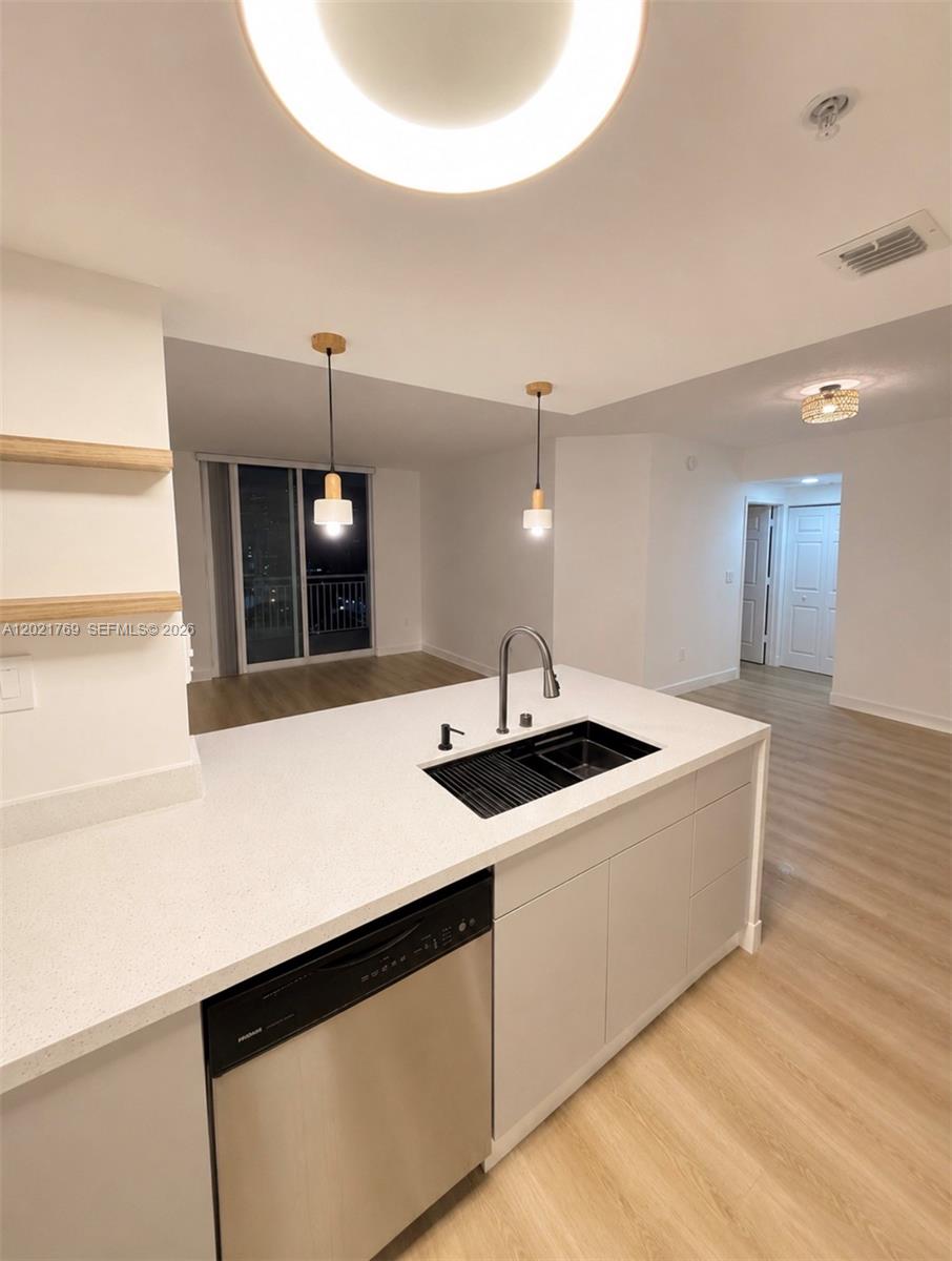 image 1800 Biscayne Plaza5