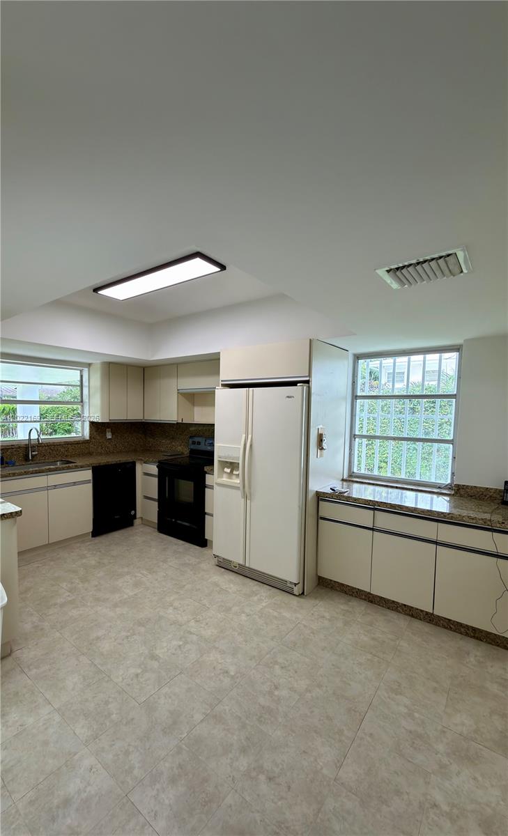 7700 SW 52nd Ct Miami, FL 33143