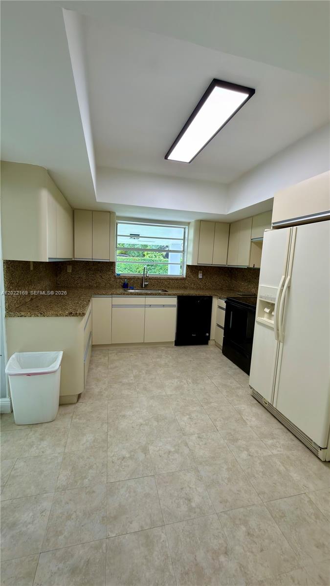7700 SW 52nd Ct Miami, FL 33143