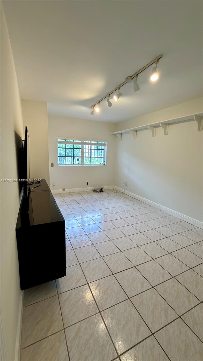 7700 SW 52nd Ct Miami, FL 33143