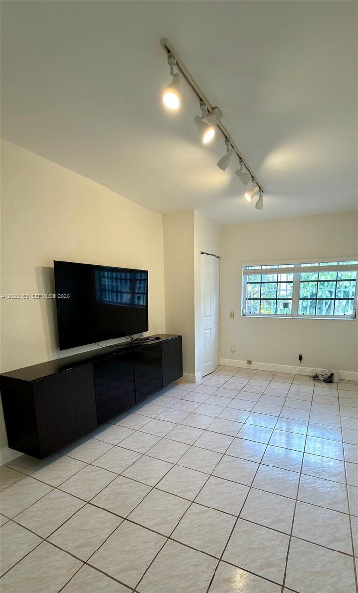 7700 SW 52nd Ct Miami, FL 33143
