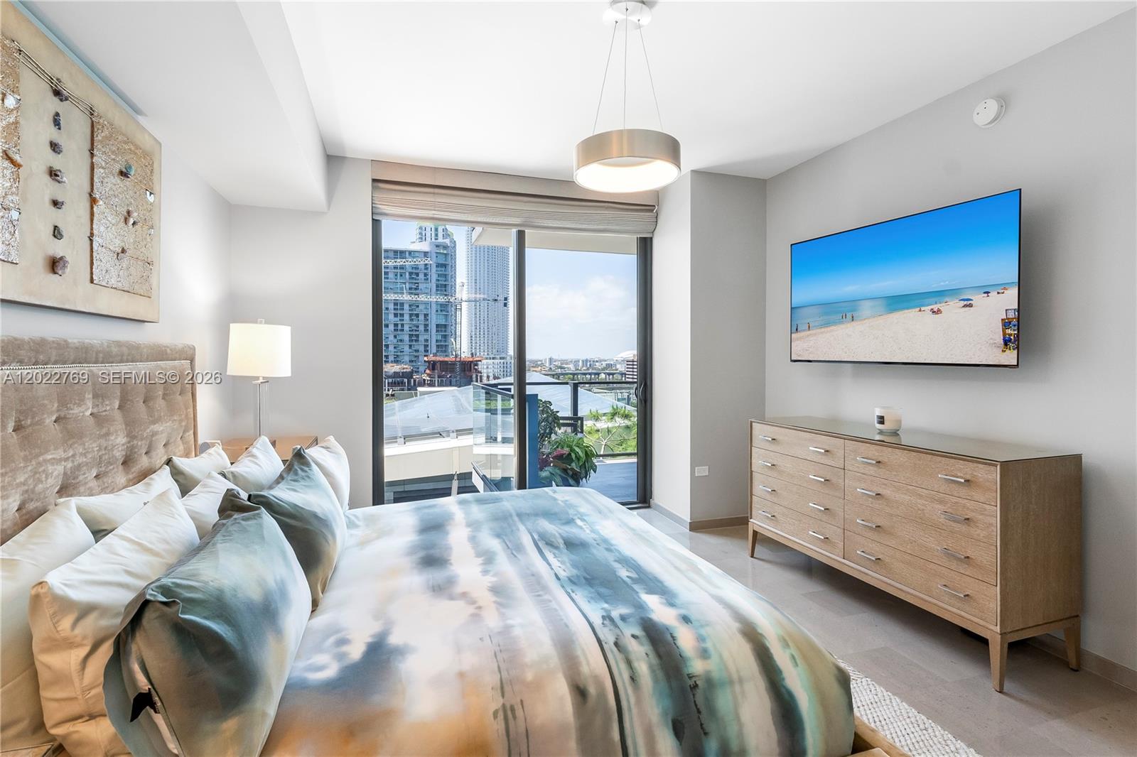 68 SE 6th St #810 Miami, FL 33131