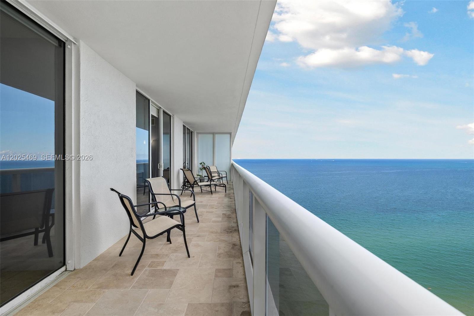 image Beach Club 220