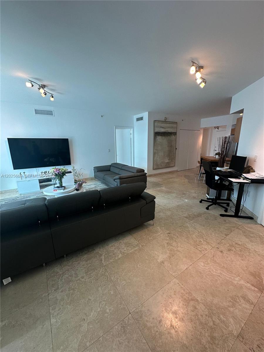 350 S Miami Ave #2302 Miami, FL 33130