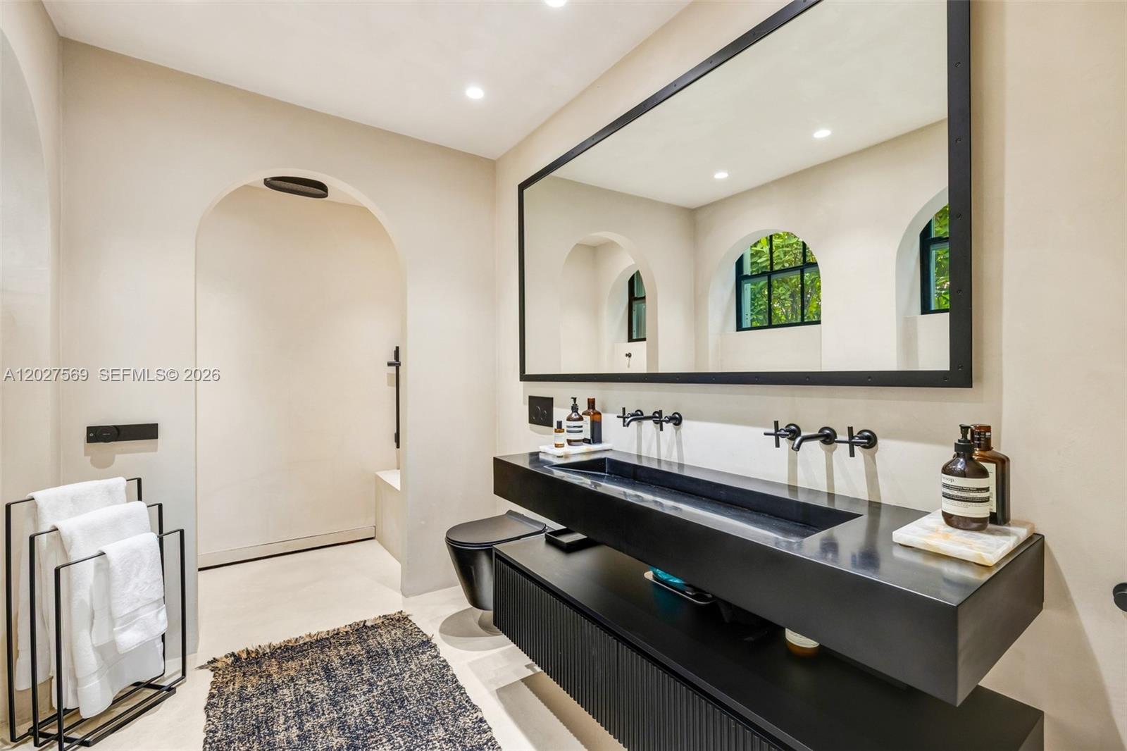 1225 Alhambra Cir Coral Gables, FL 33134