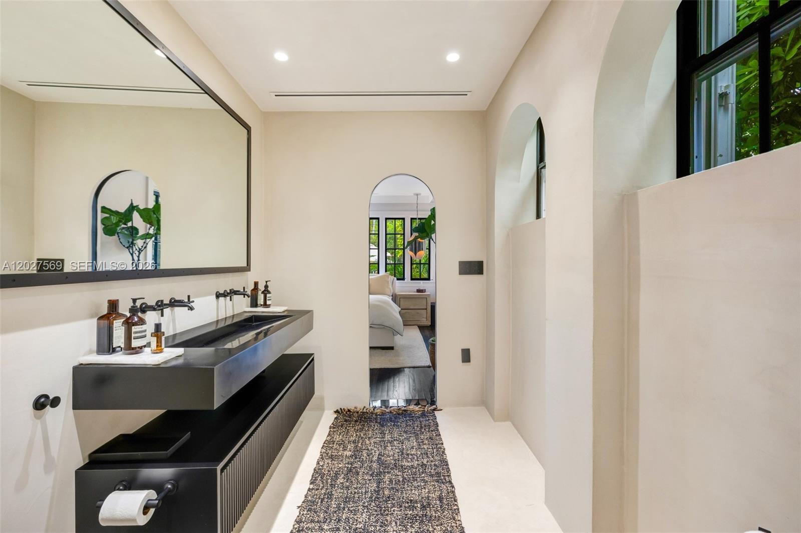 1225 Alhambra Cir Coral Gables, FL 33134