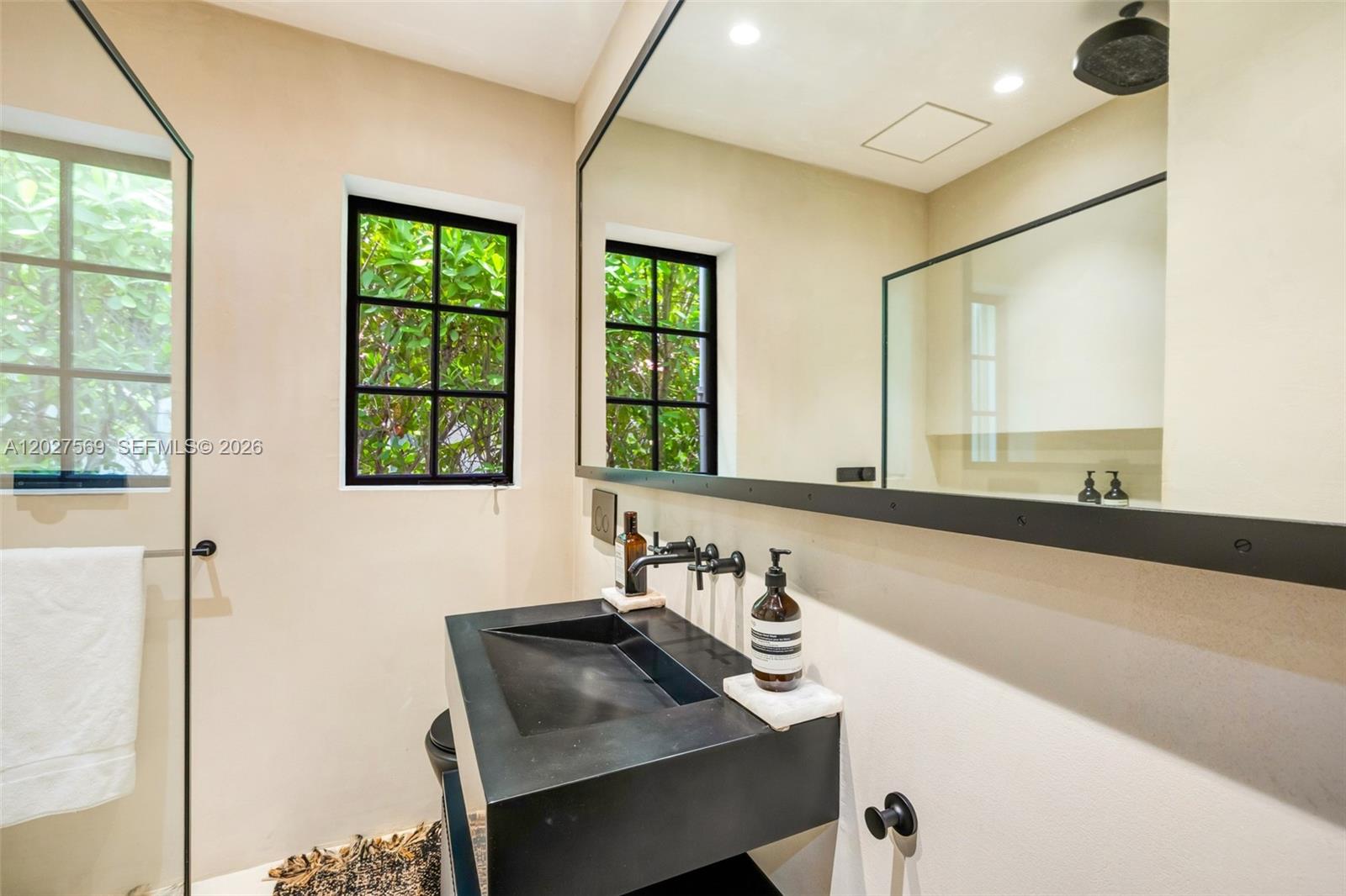 1225 Alhambra Cir Coral Gables, FL 33134