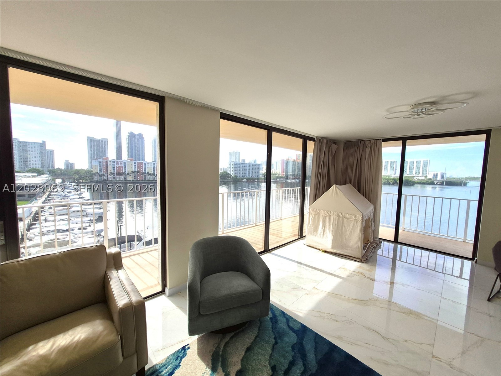 image Winston Towers 7005