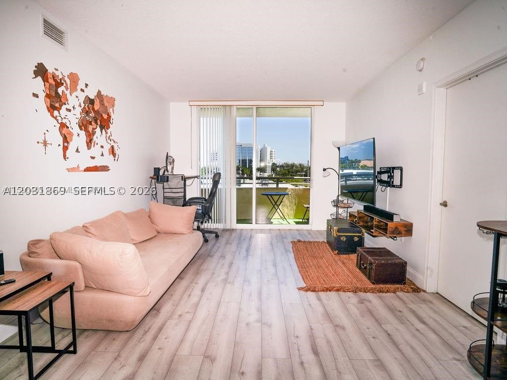 image The Venture at Aventura9