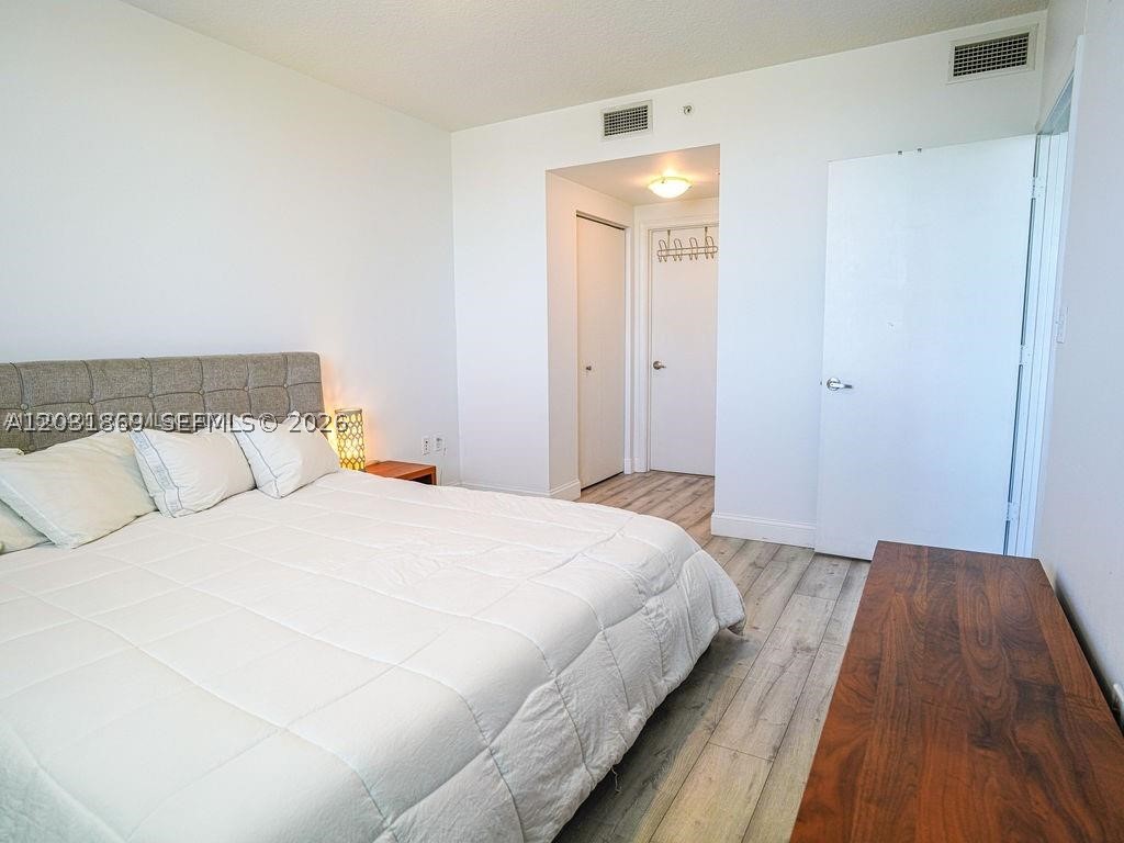 image The Venture at Aventura10