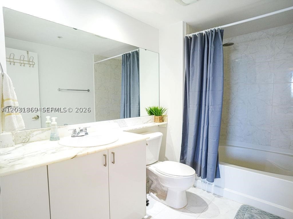 image The Venture at Aventura11