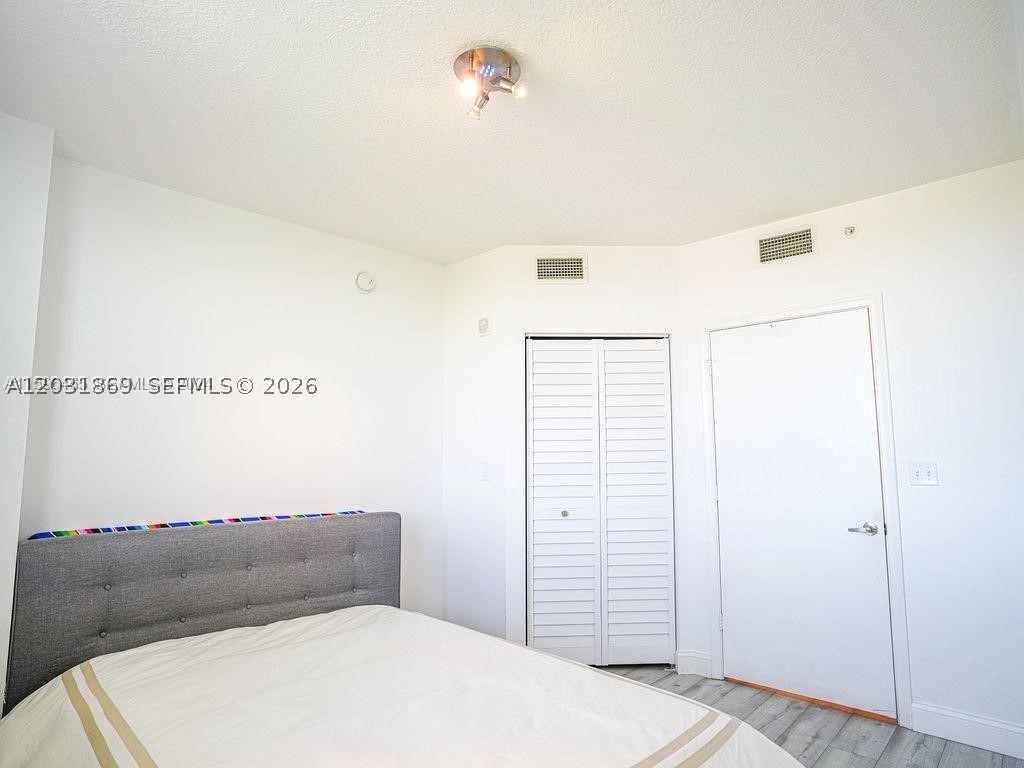 image The Venture at Aventura12