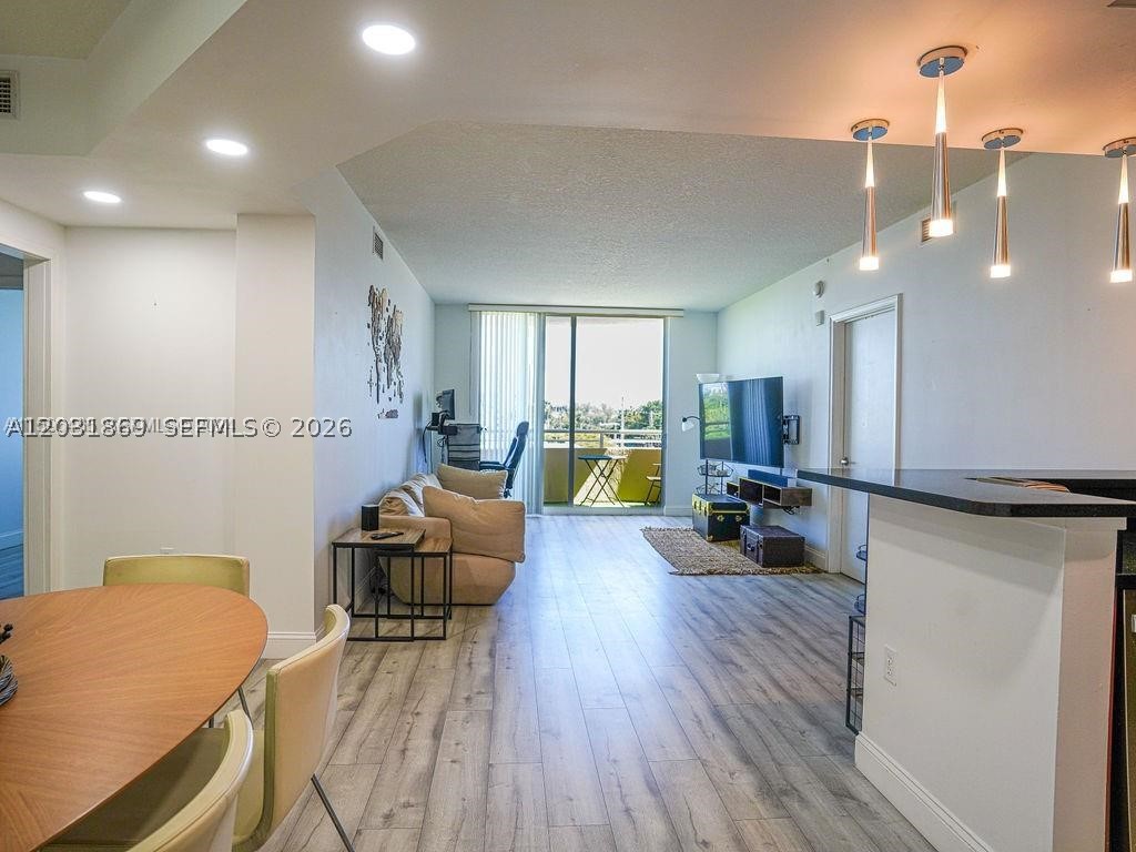 image The Venture at Aventura4