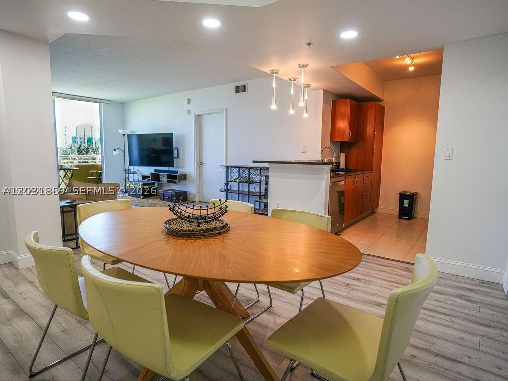 image The Venture at Aventura5