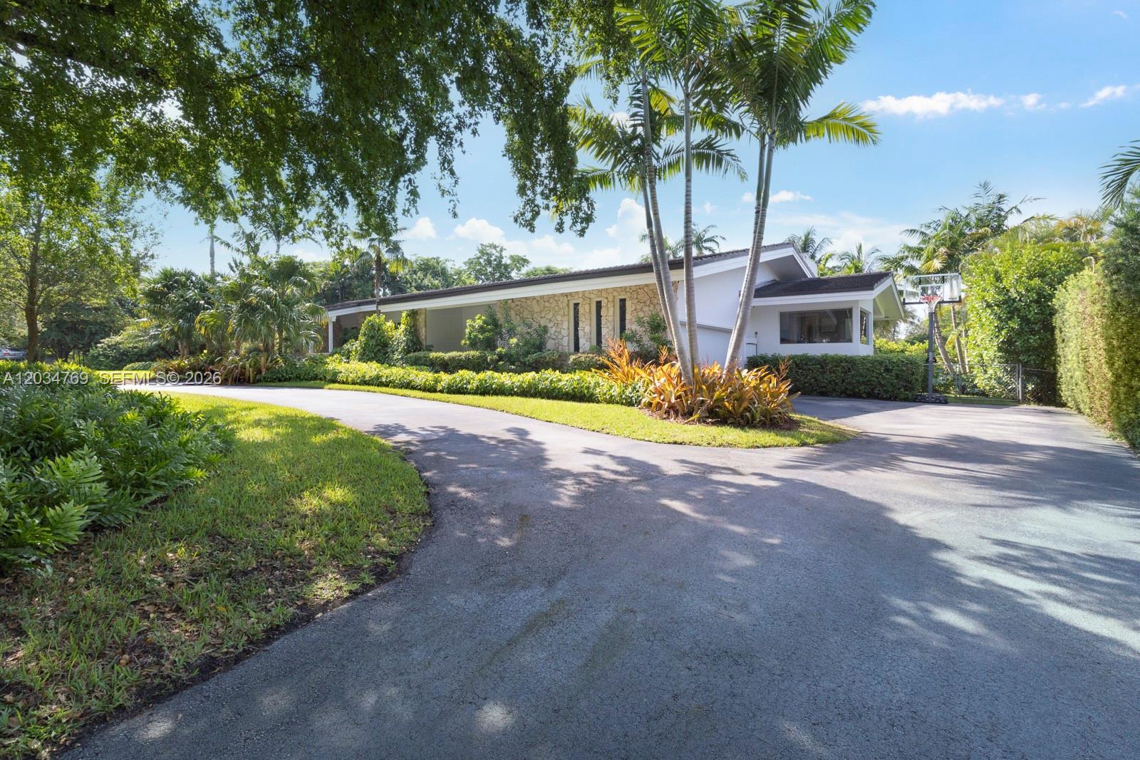 5780 Las Palmas Coral Gables, FL 33156