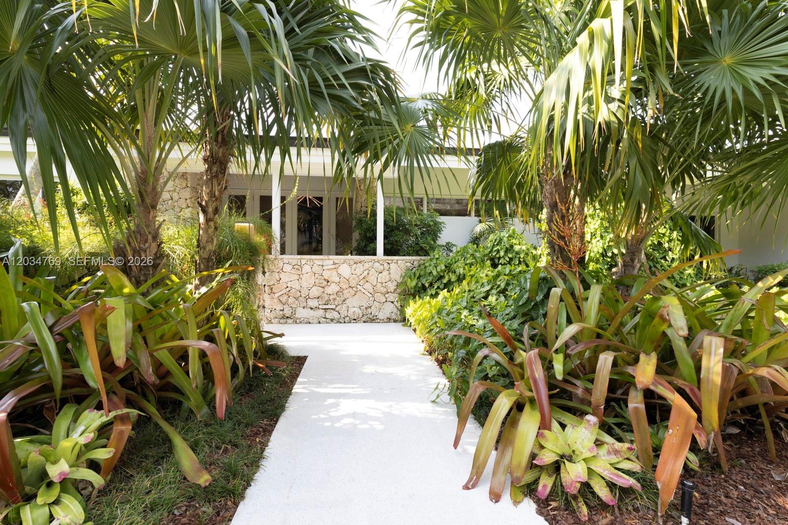 5780 Las Palmas Coral Gables, FL 33156