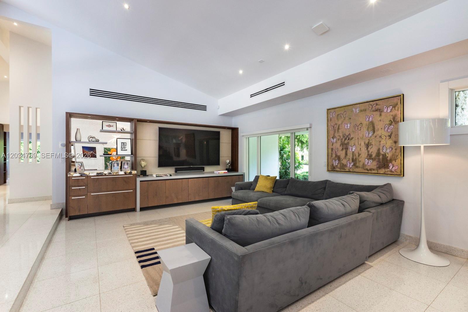 5780 Las Palmas Coral Gables, FL 33156
