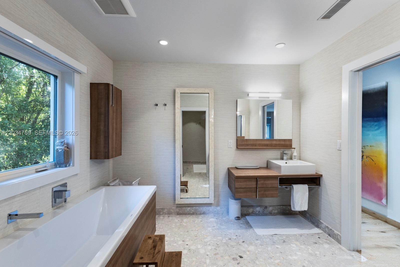 5780 Las Palmas Coral Gables, FL 33156