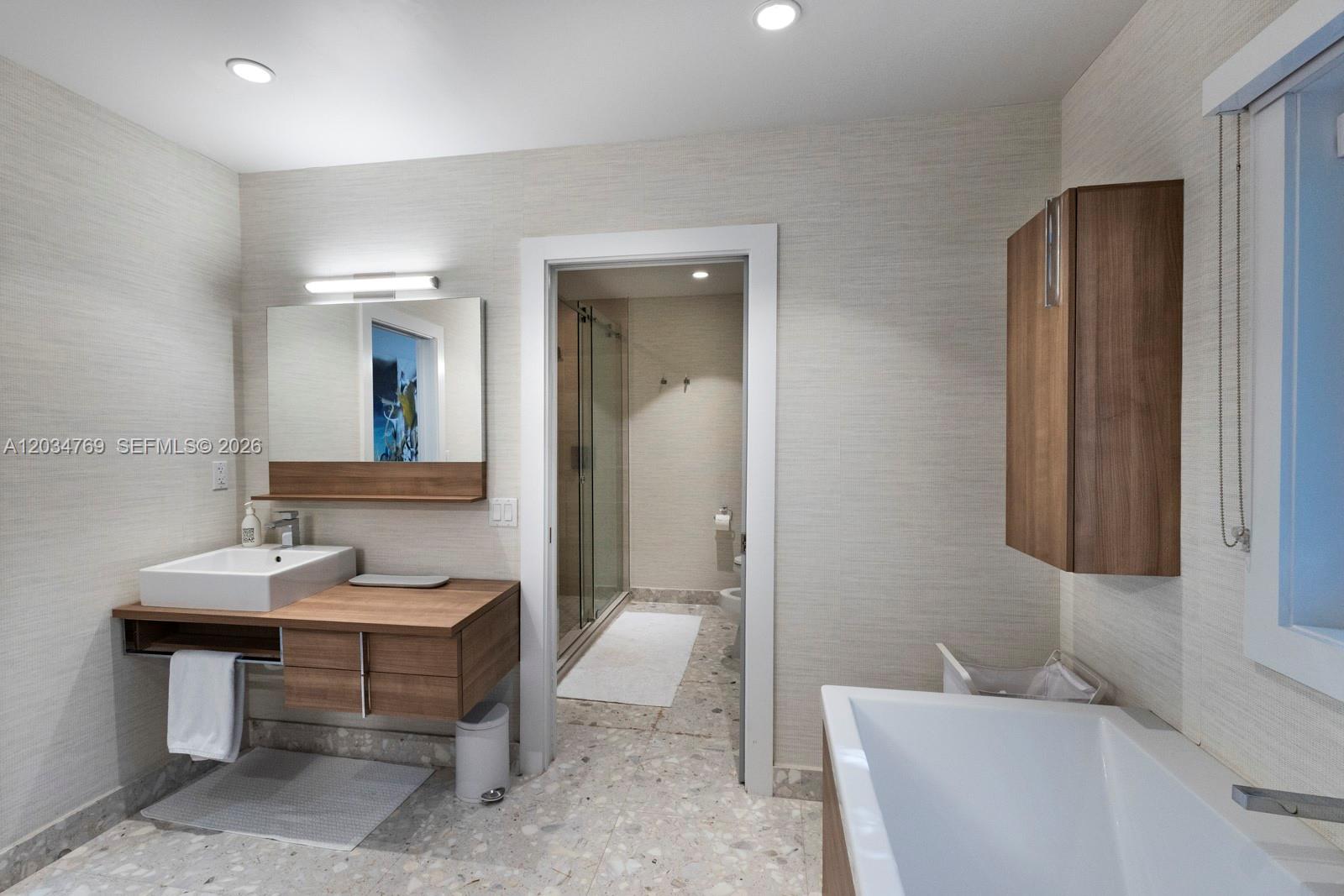 5780 Las Palmas Coral Gables, FL 33156