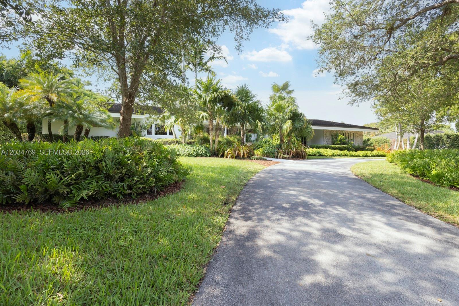 5780 Las Palmas Coral Gables, FL 33156