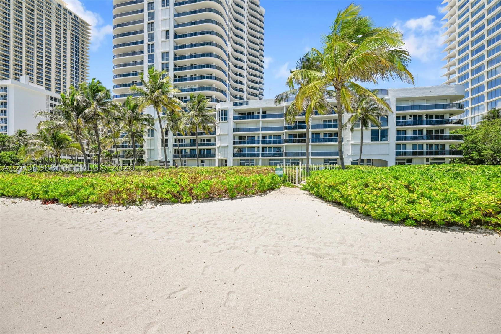 16711 Collins Ave #BC-10
