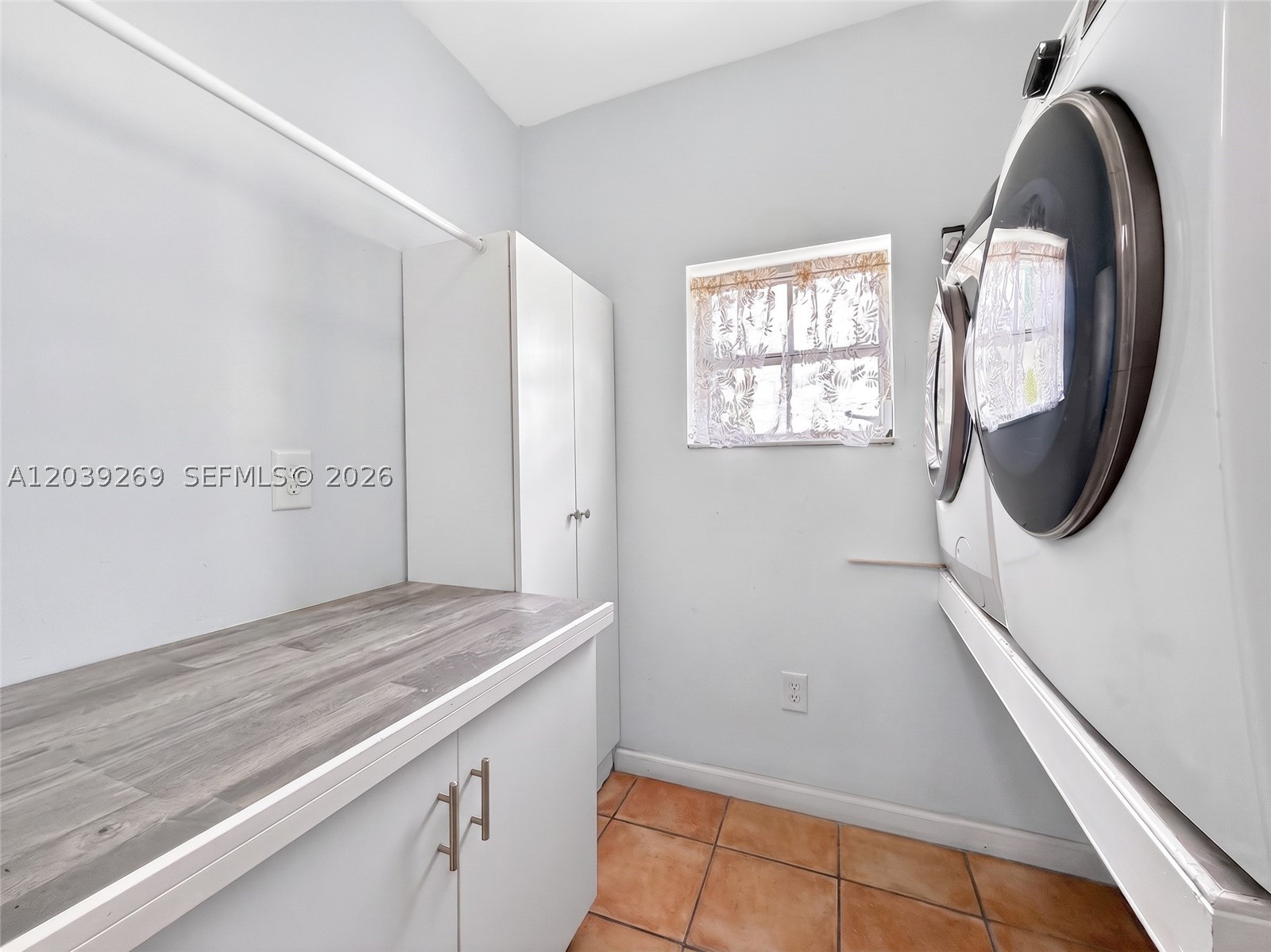 1642 SW 12th St Miami, FL 33135