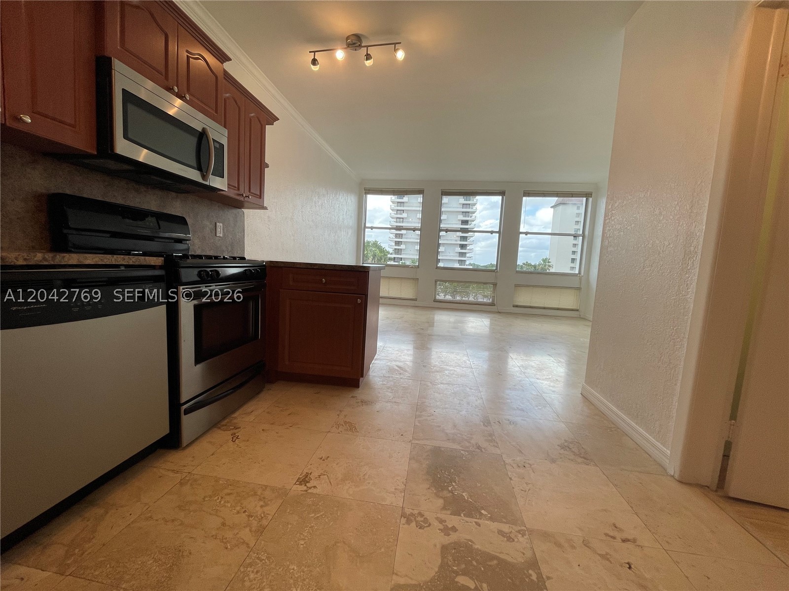 700 Biltmore Way #414