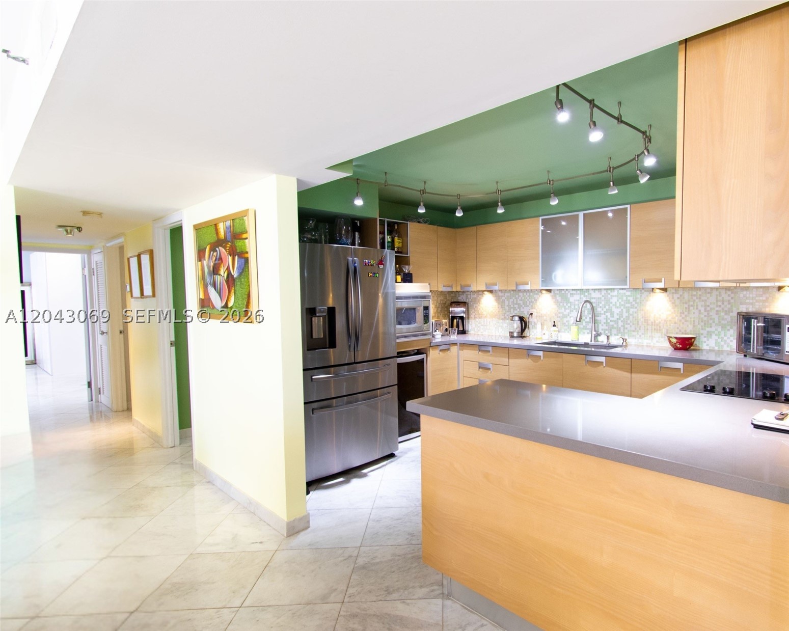 1623 Collins Ave #PH1010 Miami Beach, FL 33139