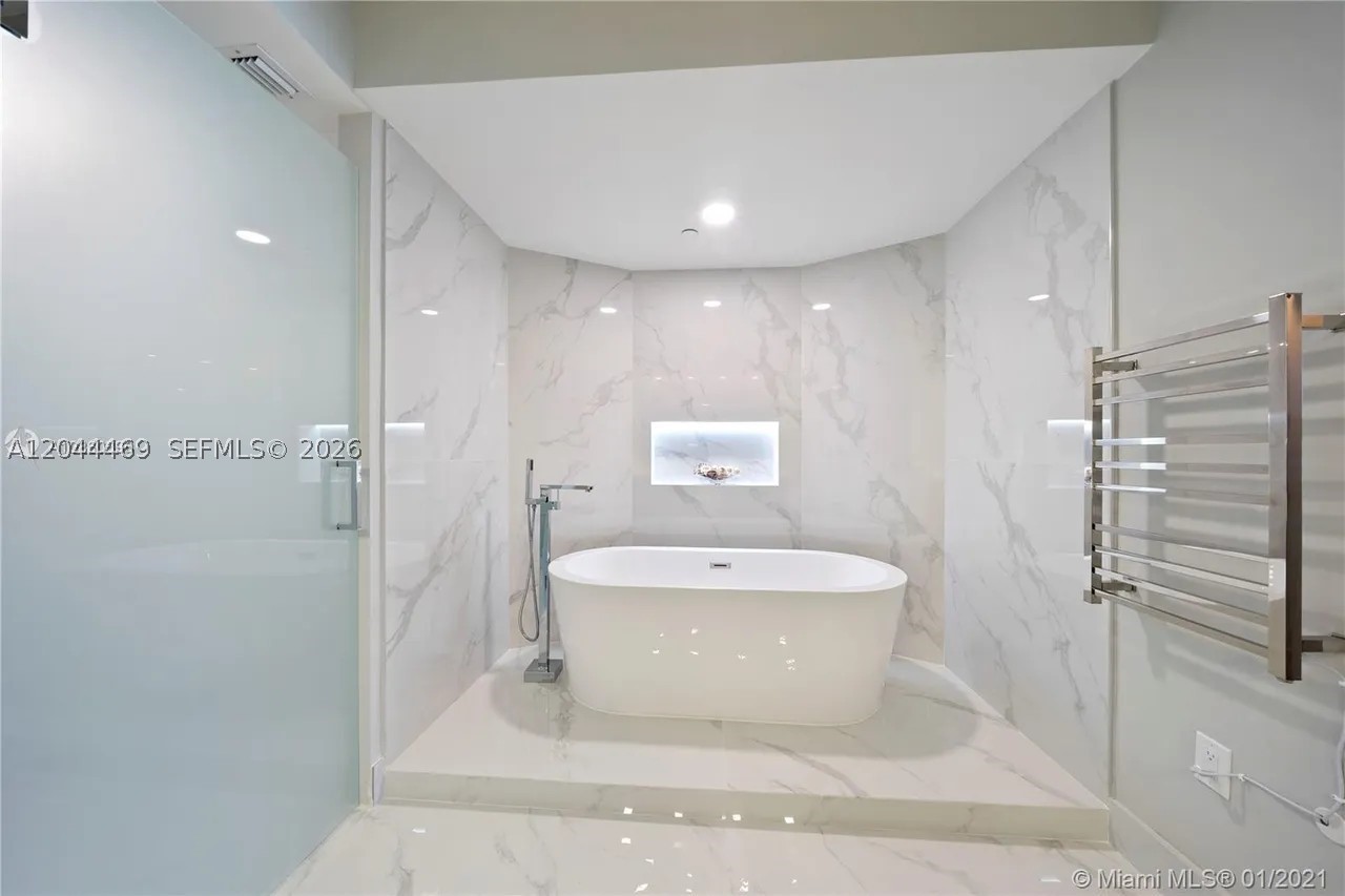 300 S Pointe Dr #3604 Miami Beach, FL 33139