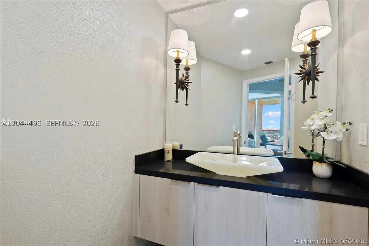 300 S Pointe Dr #3604 Miami Beach, FL 33139