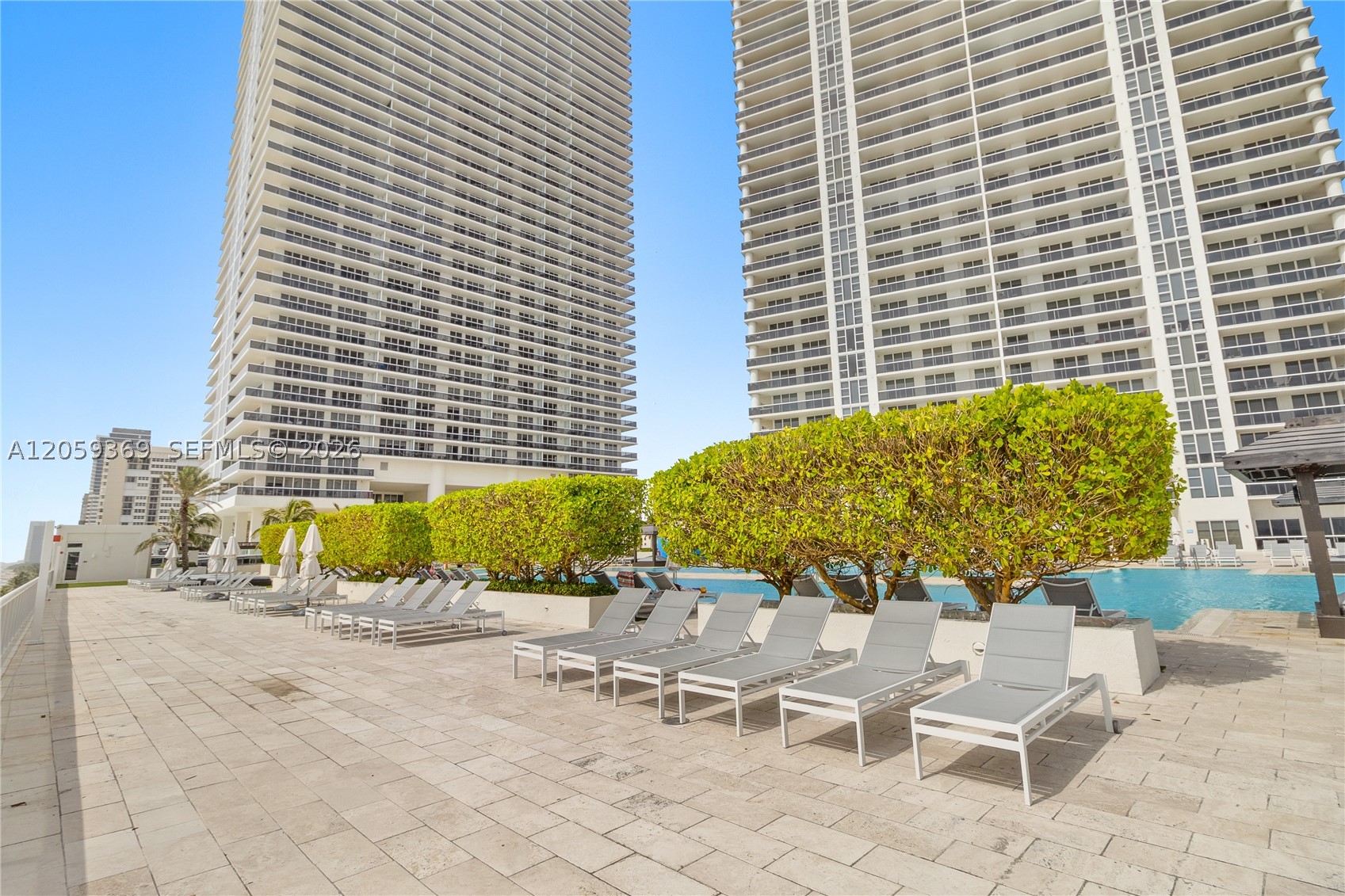 image Beach Club 325