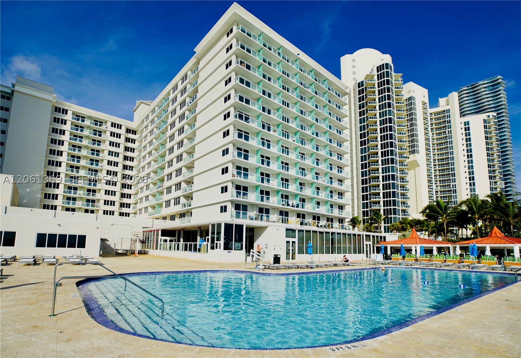 19201 Collins Ave #726