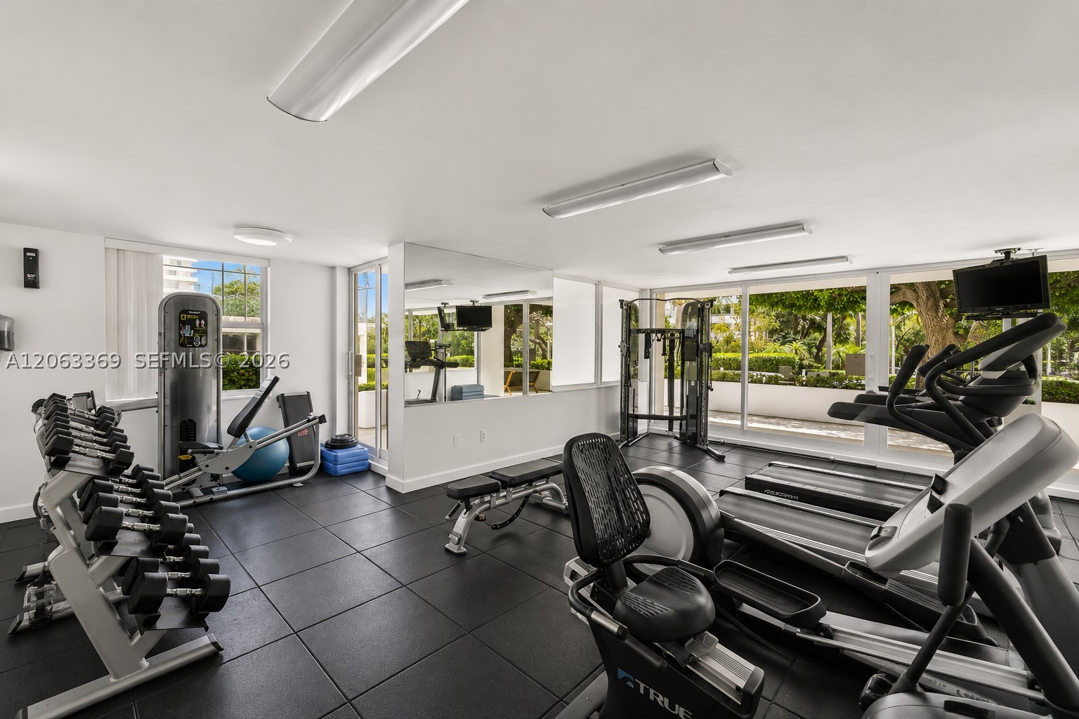 image Commodore Club West9