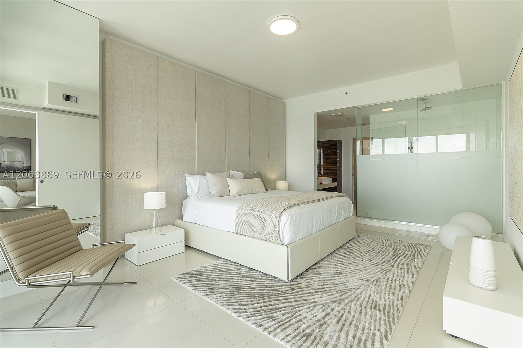 image Paramount Bay3