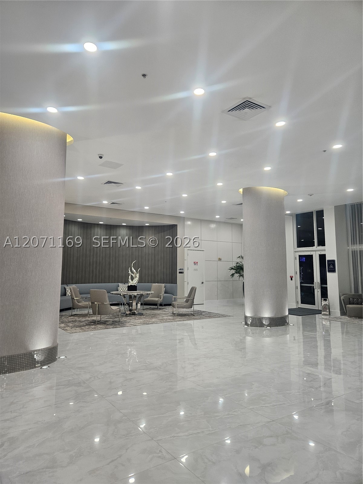 image The Venture at Aventura2