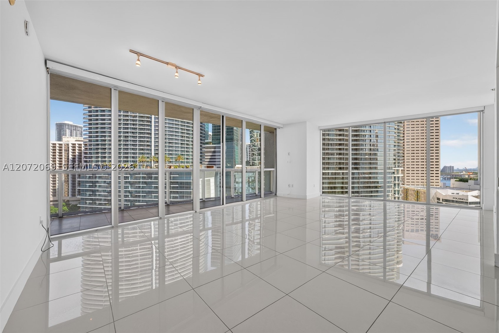 465 Brickell Ave #1602 Miami, FL 33131