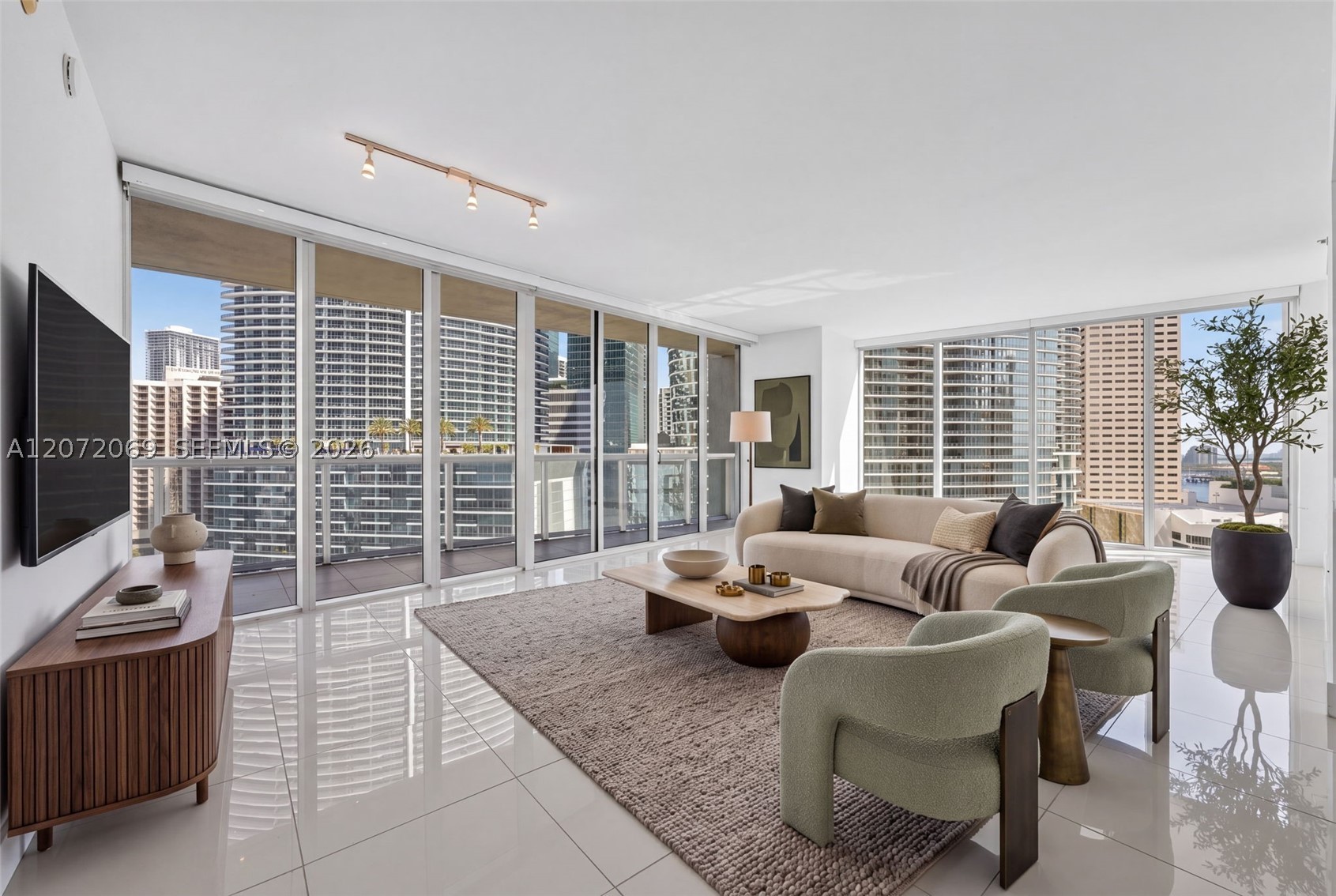 465 Brickell Ave #1602 Miami, FL 33131