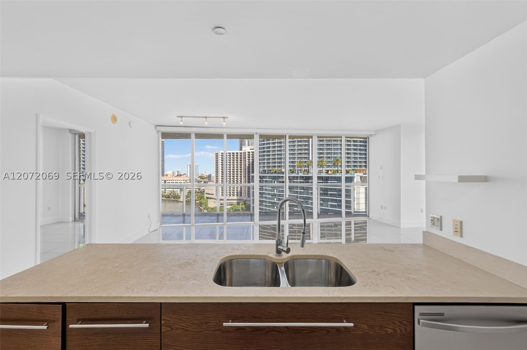 465 Brickell Ave #1602 Miami, FL 33131