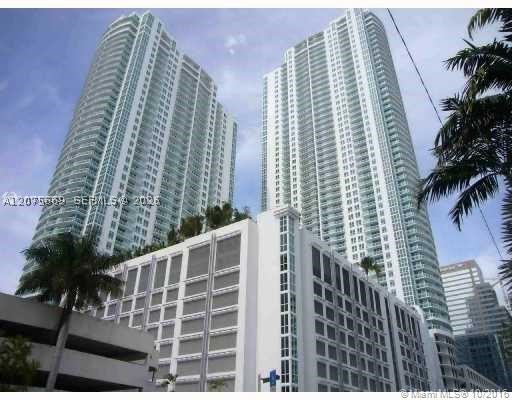 951 Brickell Ave #4105