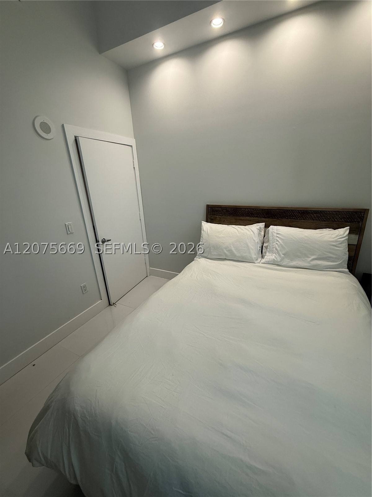 951 Brickell Ave #4105 Miami, FL 33131