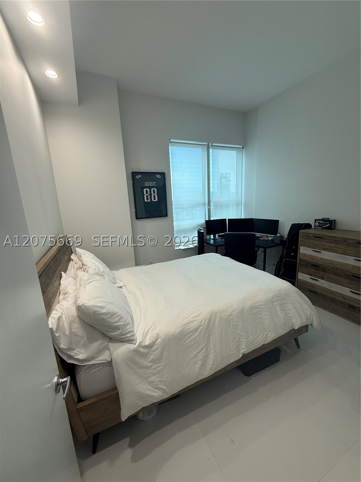 951 Brickell Ave #4105 Miami, FL 33131