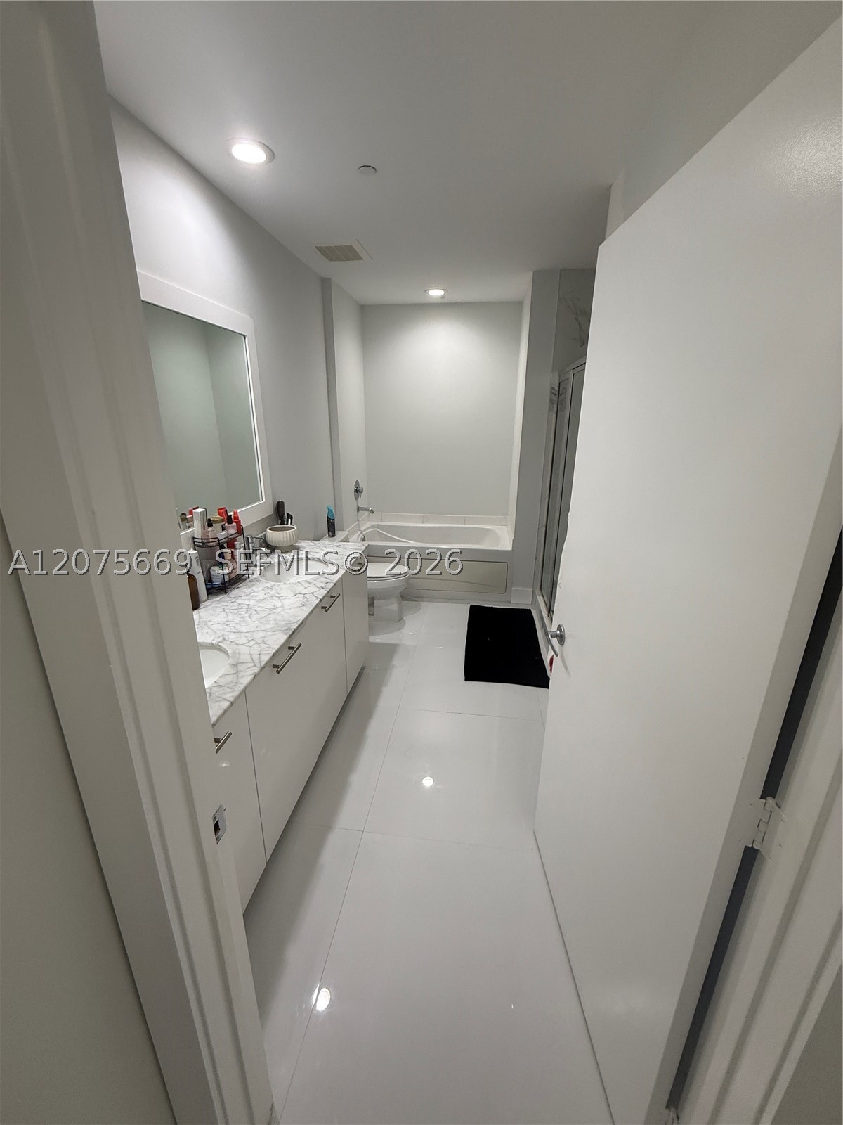 951 Brickell Ave #4105 Miami, FL 33131