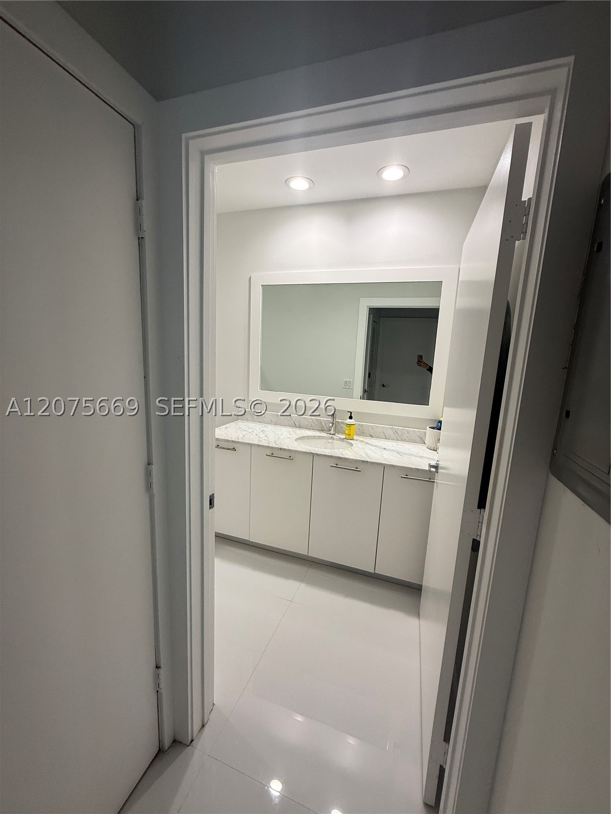 951 Brickell Ave #4105 Miami, FL 33131