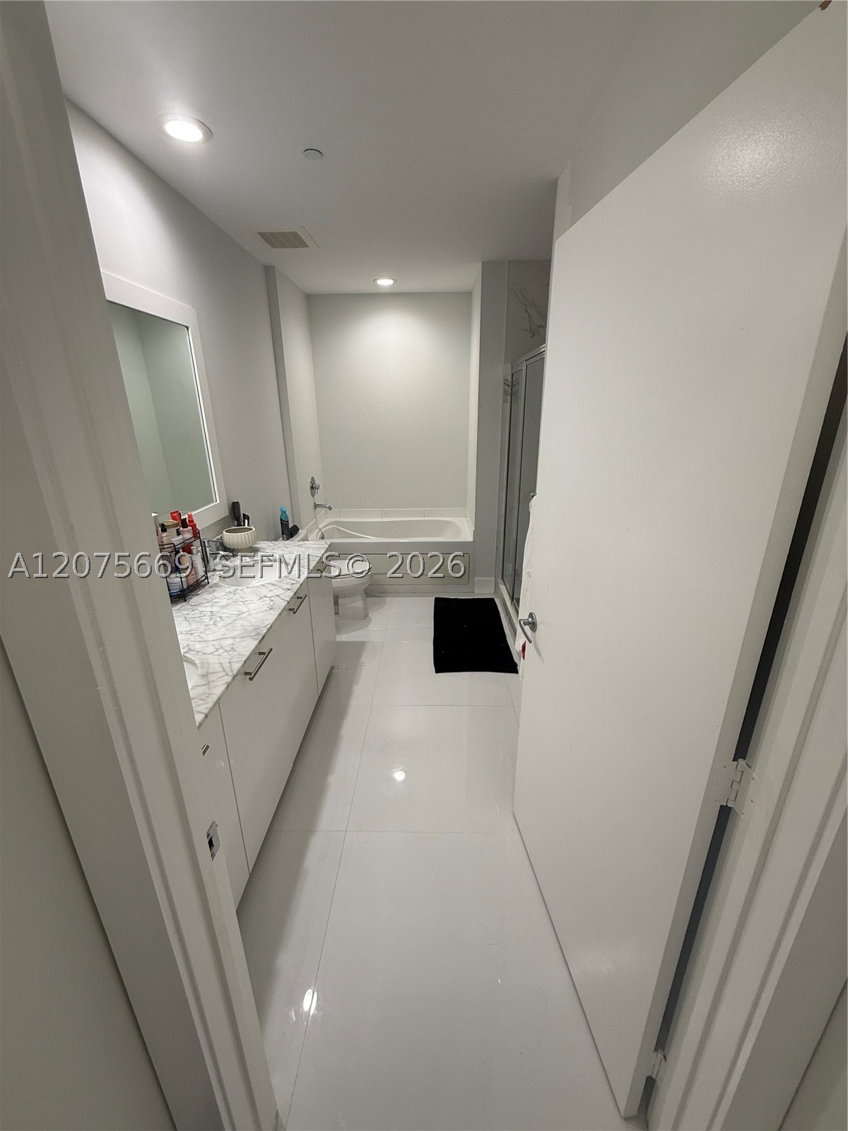 951 Brickell Ave #4105 Miami, FL 33131