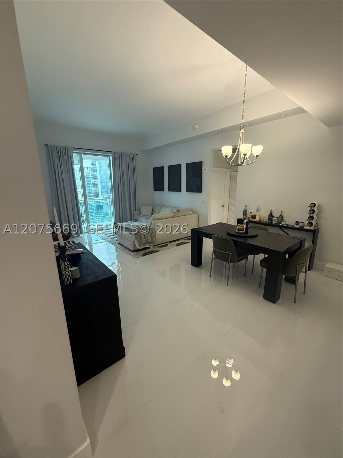 951 Brickell Ave #4105 Miami, FL 33131
