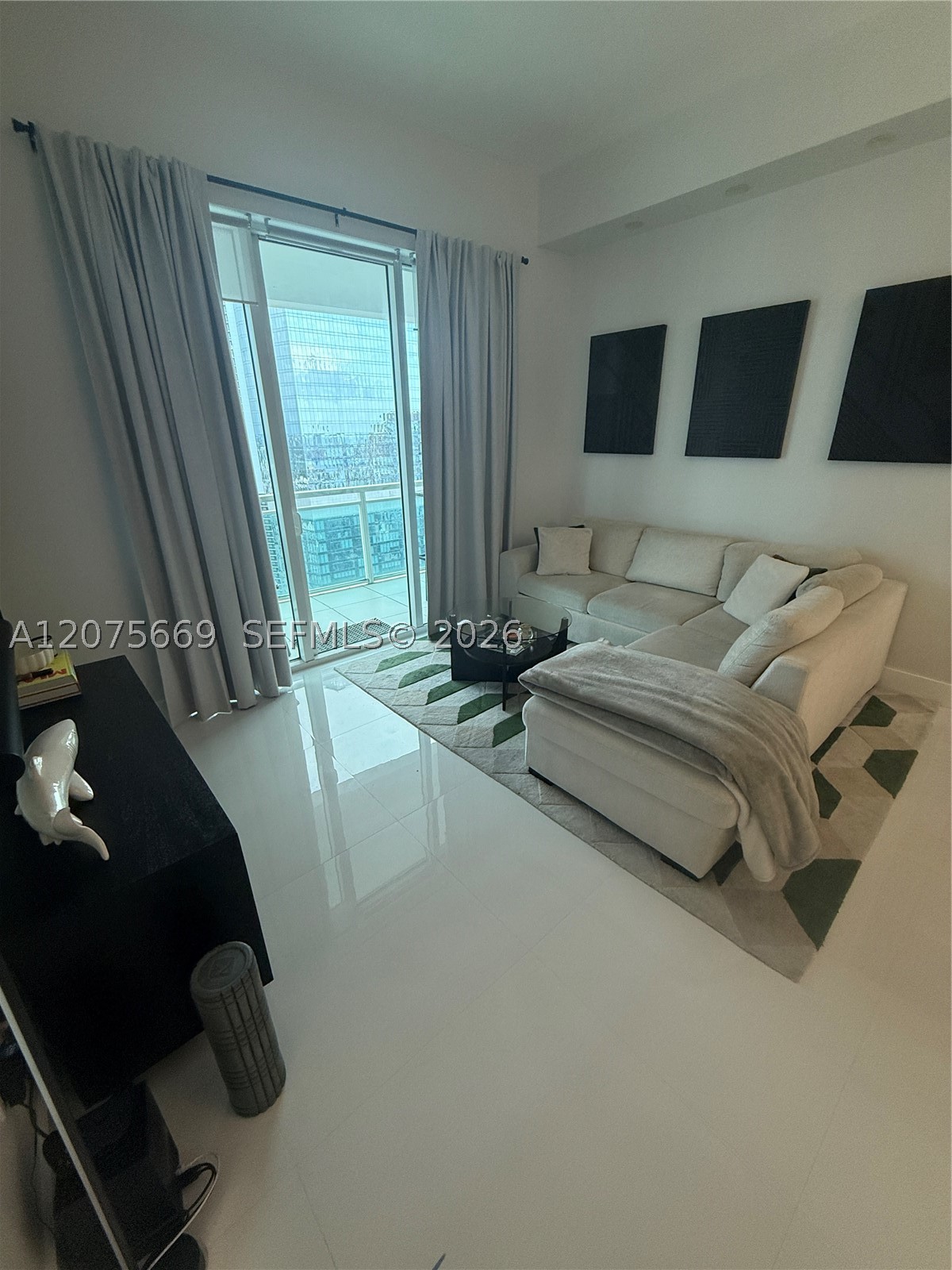 951 Brickell Ave #4105 Miami, FL 33131