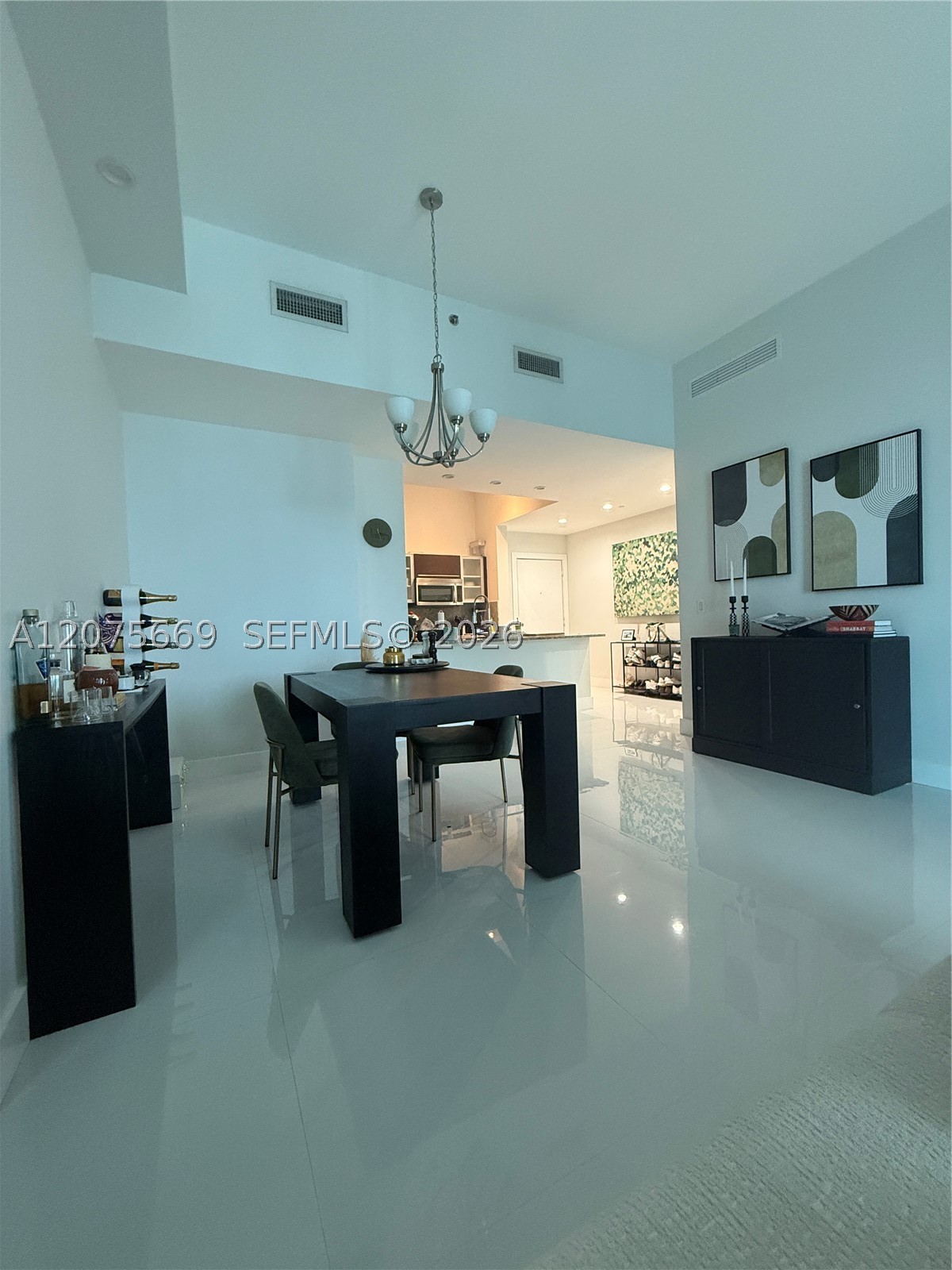951 Brickell Ave #4105 Miami, FL 33131