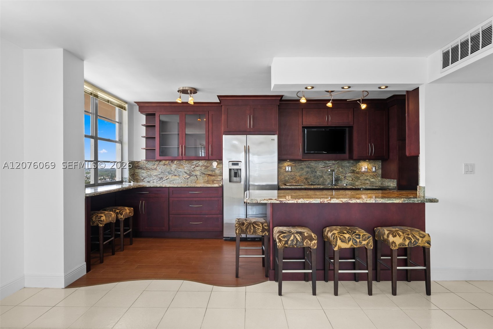 250 174th St #2304 Sunny Isles Beach, FL 33160