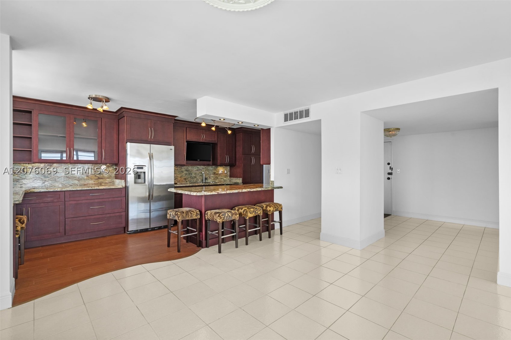 250 174th St #2304 Sunny Isles Beach, FL 33160