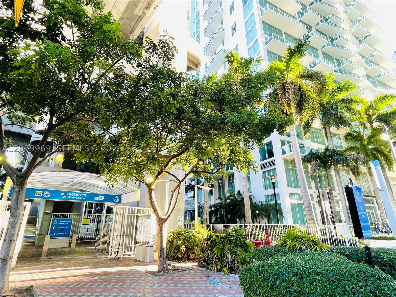 image Brickell on the River South12